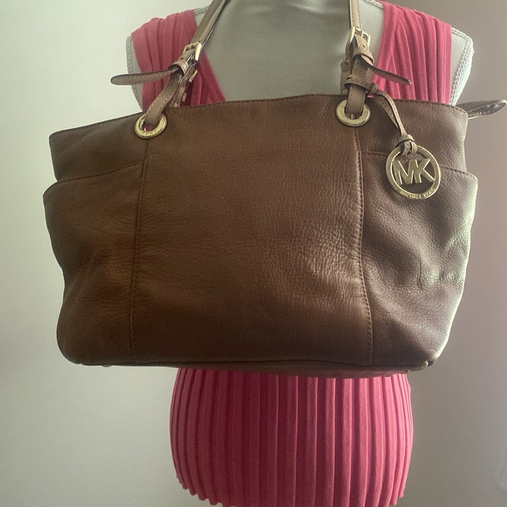 Michael Kors Bag no crossbody strap in good condition Brown